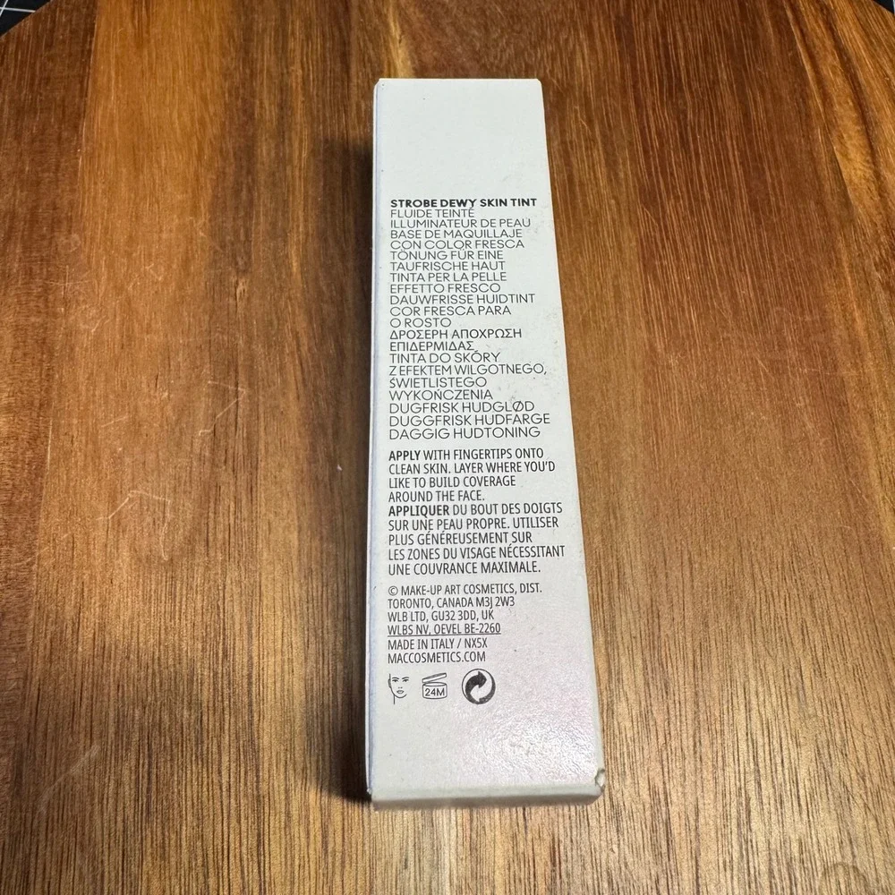 MAC Strobe Dewy Skin Tint Medium 3 Sheer Illuminated Tinted Moisturizer 1oz 30ml